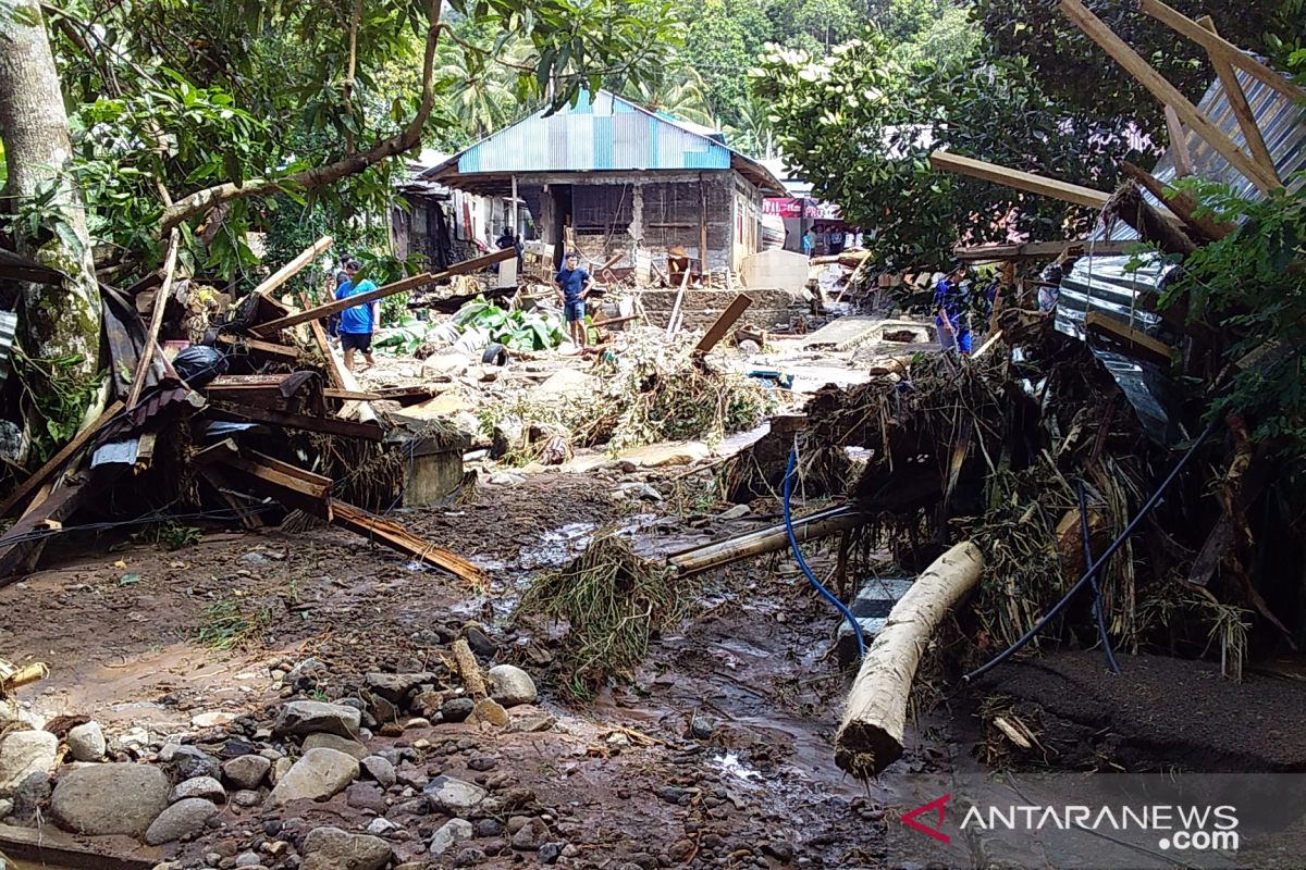 Bupati Sangihe minta pengungsi bencana alam ditangani maksimal