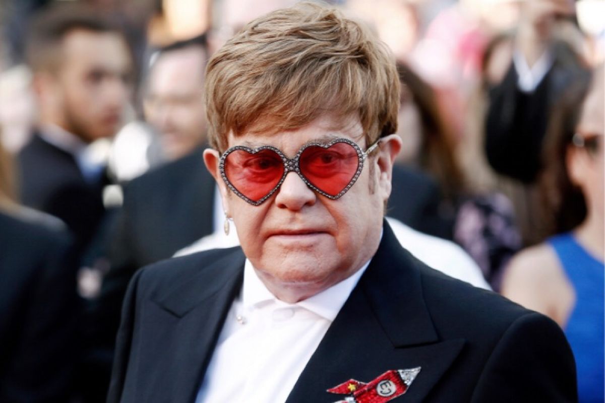 Elton John dan Chris Hemsworth sumbang 1 juta dolar untuk Australia