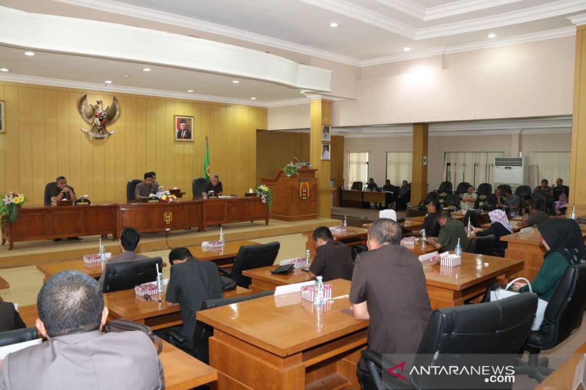 Ketua DPRD pimpin paripurna penyampaian 3 raperda