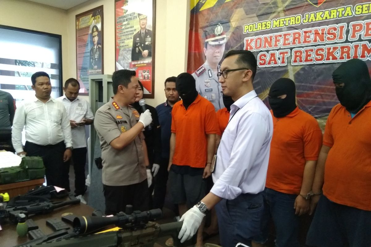 Polrestro Jaksel tangkap putra Ayu Azhari terkait jual-beli senpi