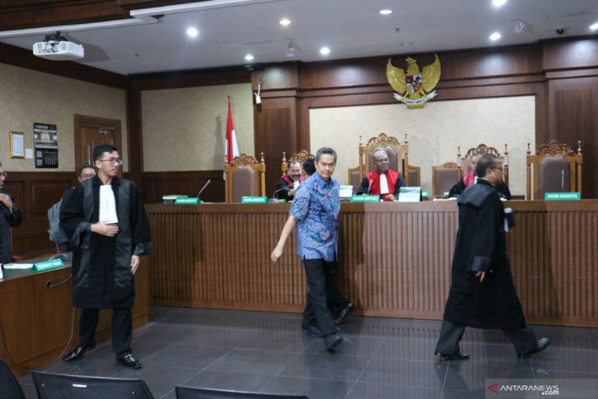 Mantan Dirkeu AP II didakwa terima suap Rp1,985 miliar