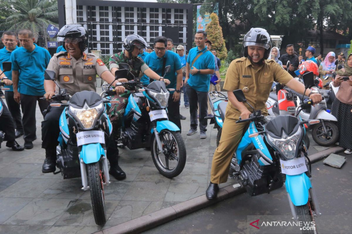 Arief apresiasi PLN buat SPKLU pertama di Kota Tangerang