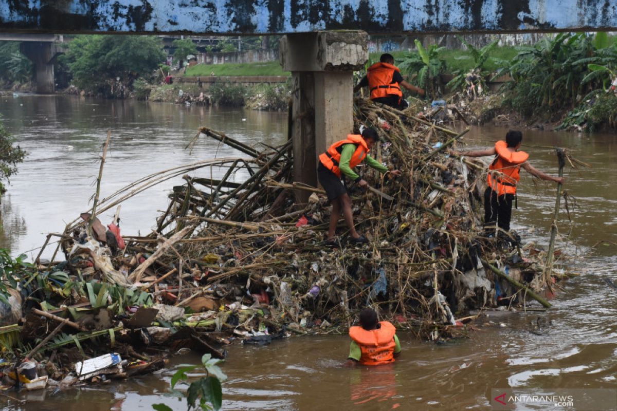 Anies akan gunakan toa untuk sampaikan peringatan dini banjir