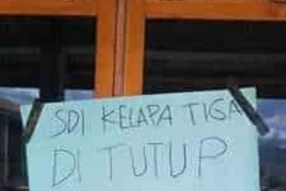 Sekolah dan kantor desa di Sagu Flores Timur masih ditutup warga