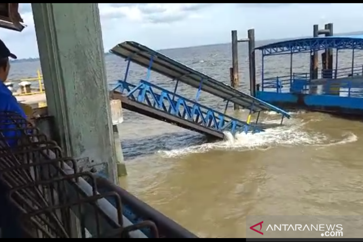 Jembatan Pelabuhan Buton roboh lagi, begini dampaknya bagi penumpang