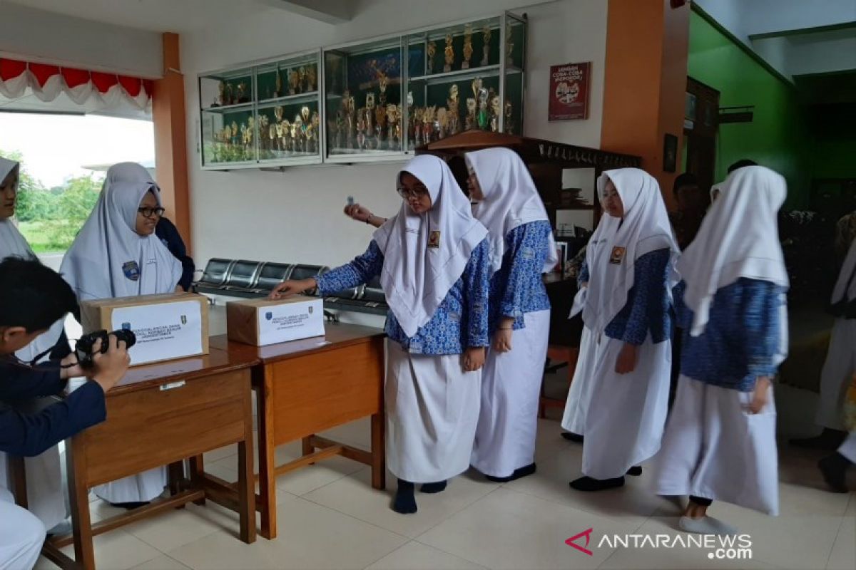 Siswa SMP Muhammadiyah Surakarta galang dana untuk korban banjir