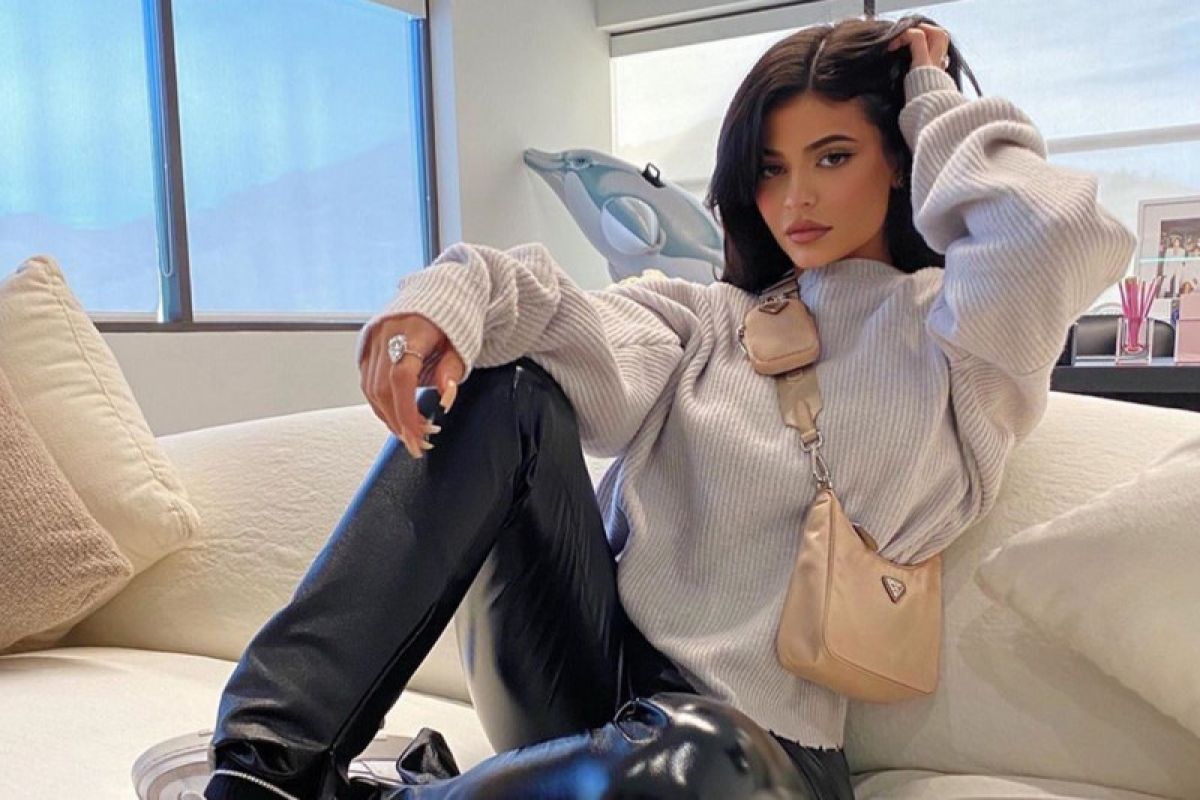 Kylie Jenner tanggapi cibiran warganet terkait jari kakinya