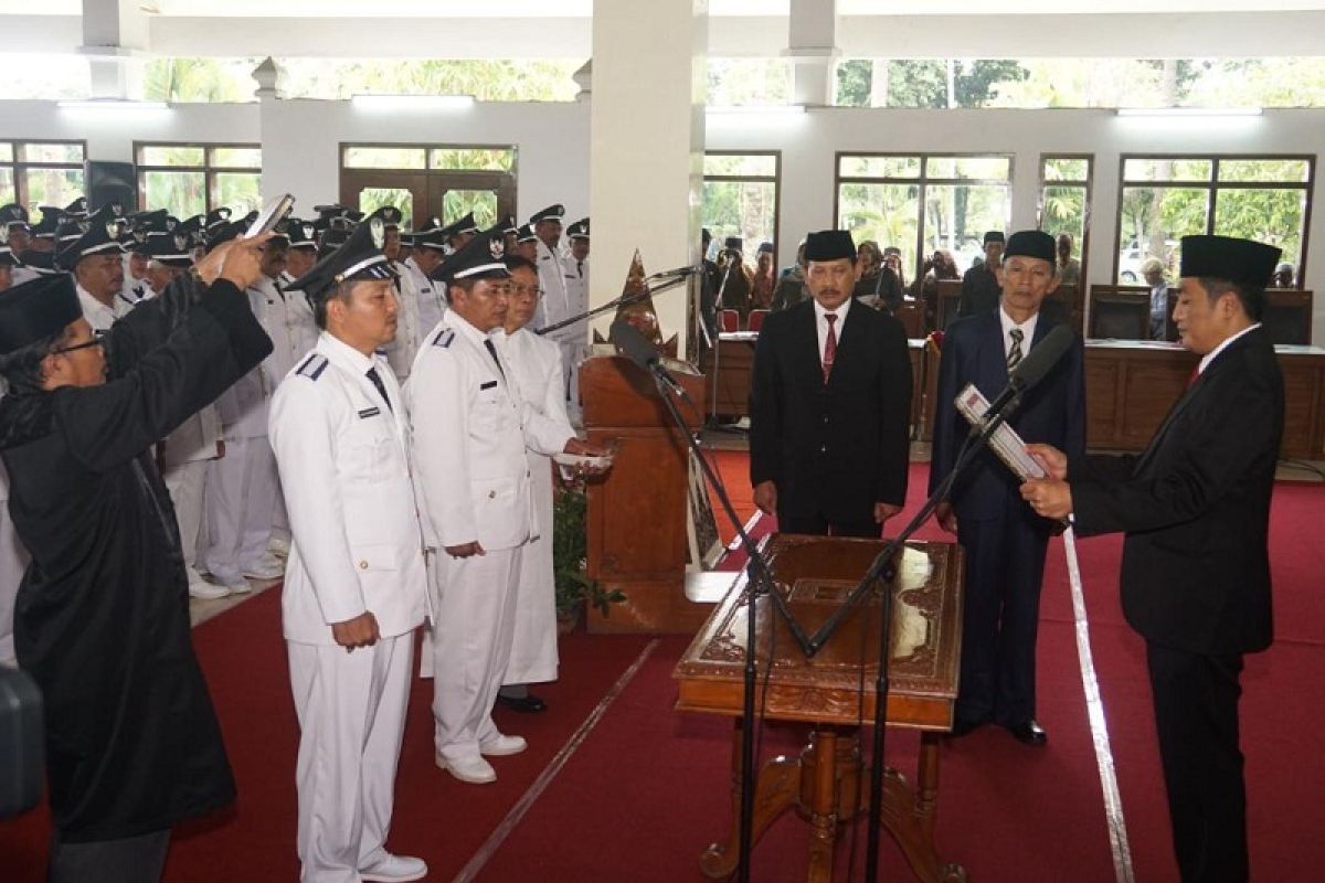 Bupati Magelang: Jangan ada kades pegang langsung uang desa