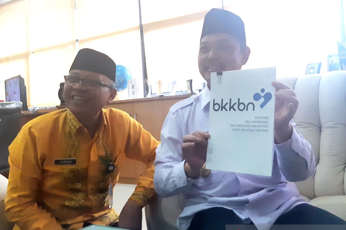 Kusmana kenalkan logo baru BKKBN ke Wagub Kalbar