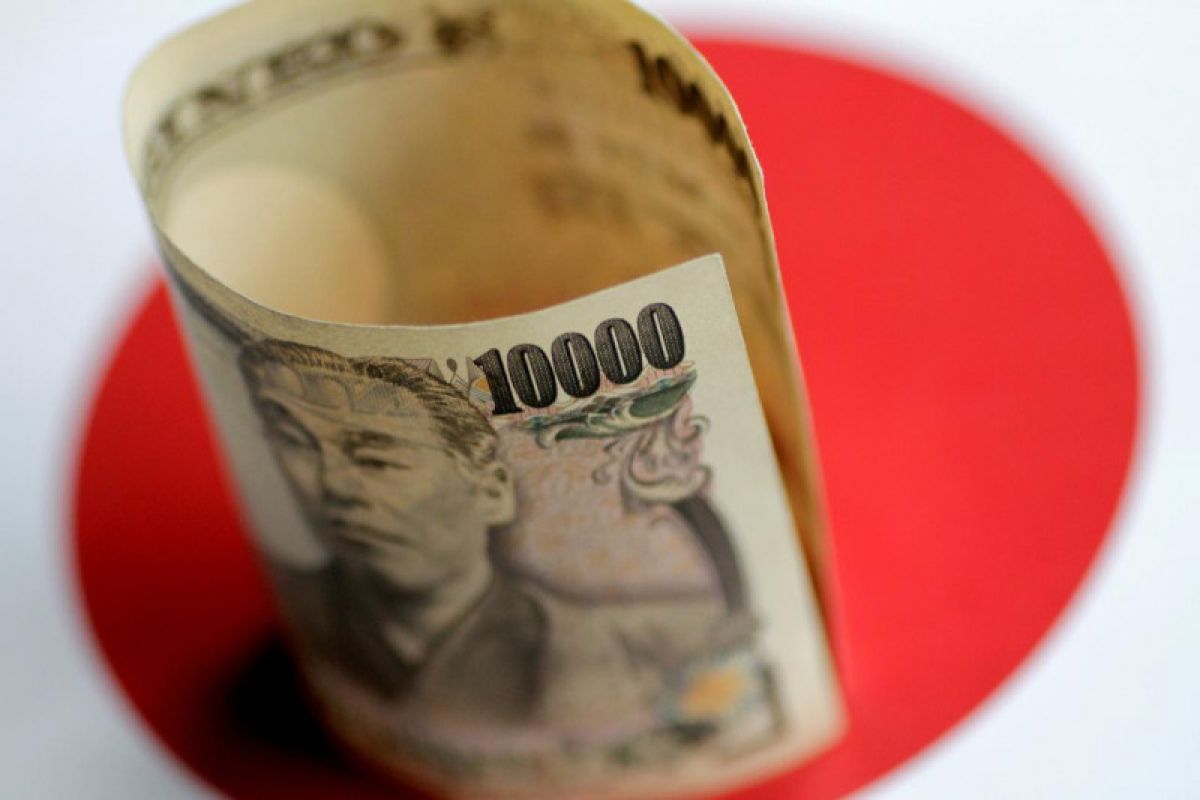 Melemah, dolar AS diperdagangkan pada kisaran paruh atas 106 yen