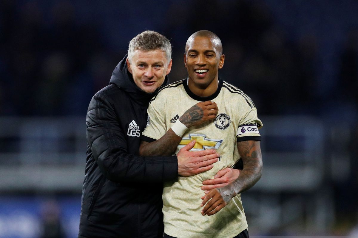 Manchester United siap sodorkan kontrak baru untuk Ashley Young