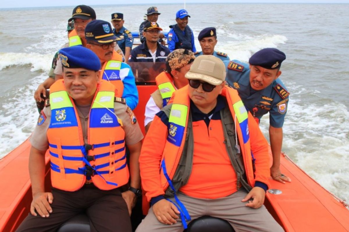 Wabup Probolinggo temukan titik muara sungai dangkal saat patroli laut untuk antisipasi banjir rob