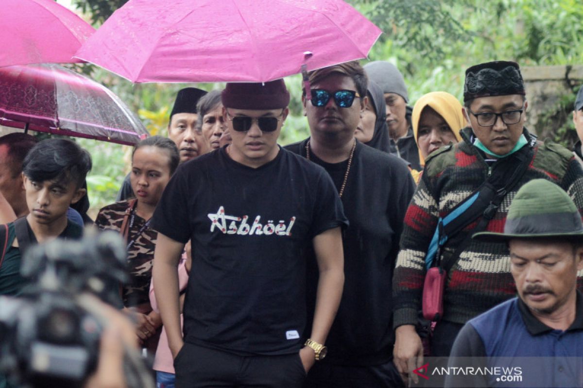 Pengacara sebut dari keterangan Rizky Febian, ada warna ungu di mulut Lina