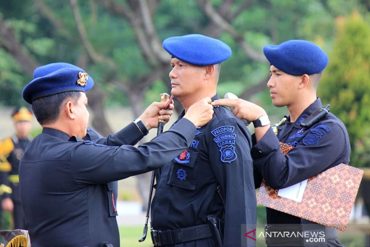 Kapolda Jambi memimpin sertijab Dansat Brimob