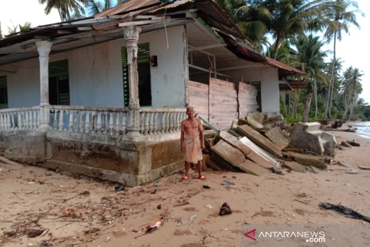 Abrasi pantai kembali terjadi di Muara Batang Gadis dan Natal