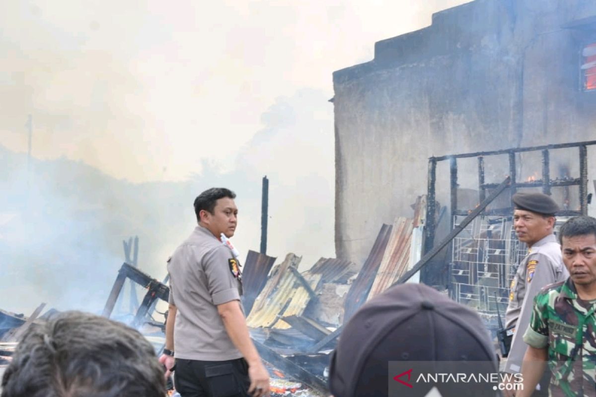 Aksi heroik Kapolres Padangsidimpuan saat kebakaran yang hanguskan belasan rumah