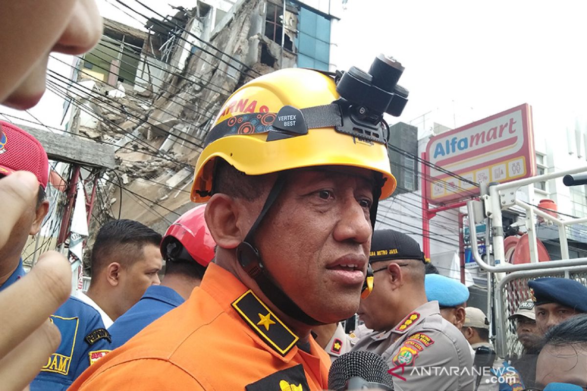 Belasan jadi korban gedung ambruk di Palmerah