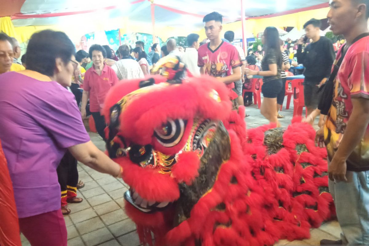 Etnis Tionghoa Padang gelar pasar malam Sincia sambut tahun baru Imlek