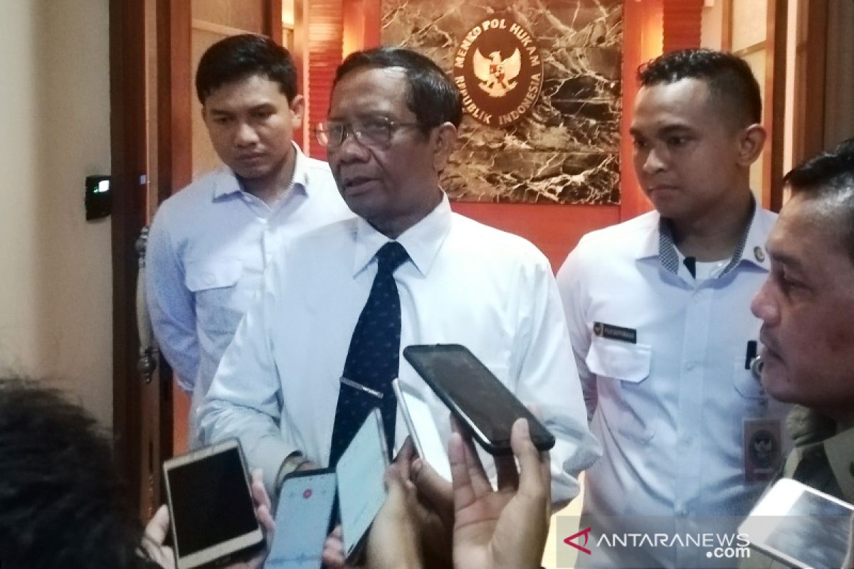 Mahfud MD sebut pendanaan terorisme sudah via smartphone