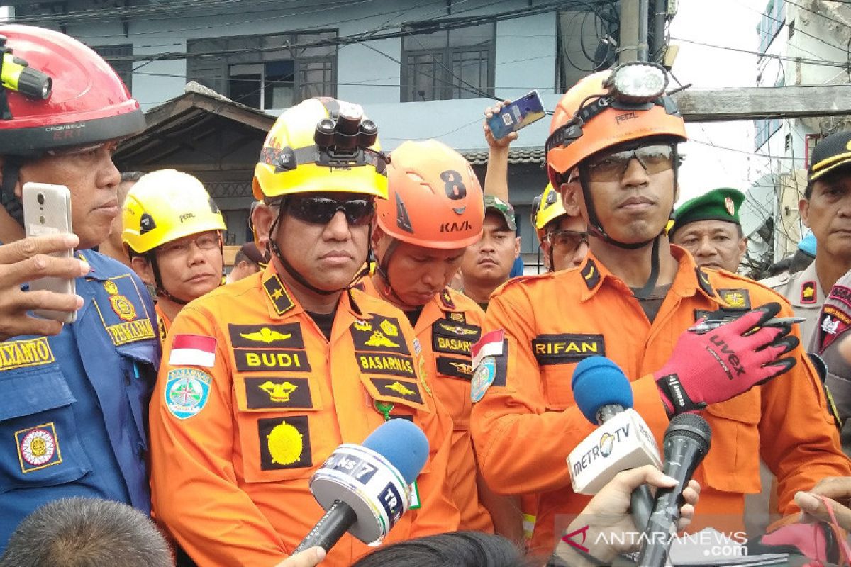 Gedung ambruk di Palmerah karena pelapukan dari genangan air hujan