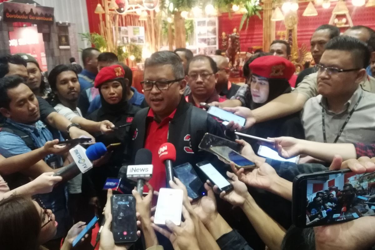 Sekjen PDI Perjuangan Hasto Kristiyanto bantah KPK segel ruang kerjanya