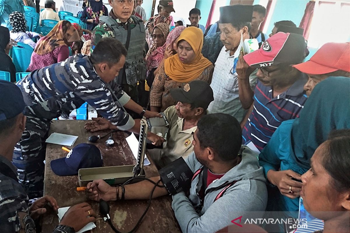 Cegah abrasi, warga Buru Selatan harapkan talud pemecah ombak tuntas