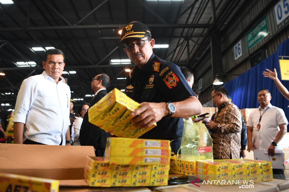 Bea Cukai ungkap barang impor merek palsu