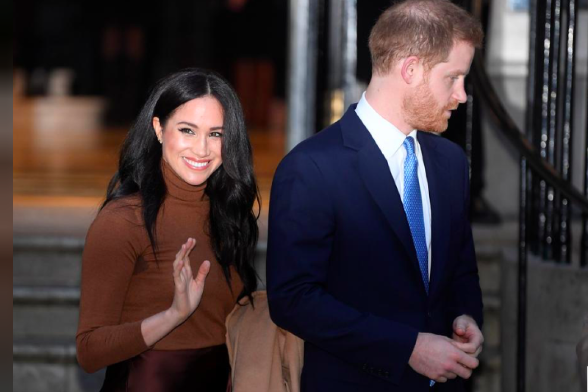 Pangeran Harry dan istrinya Meghan Markle mundur dari kerajaan Inggris secara mendadak