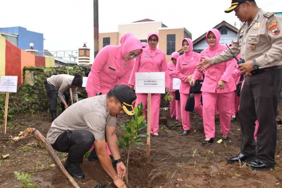 Polres Wonosobo tanam 1.000 bibit pohon di seluruh polsek