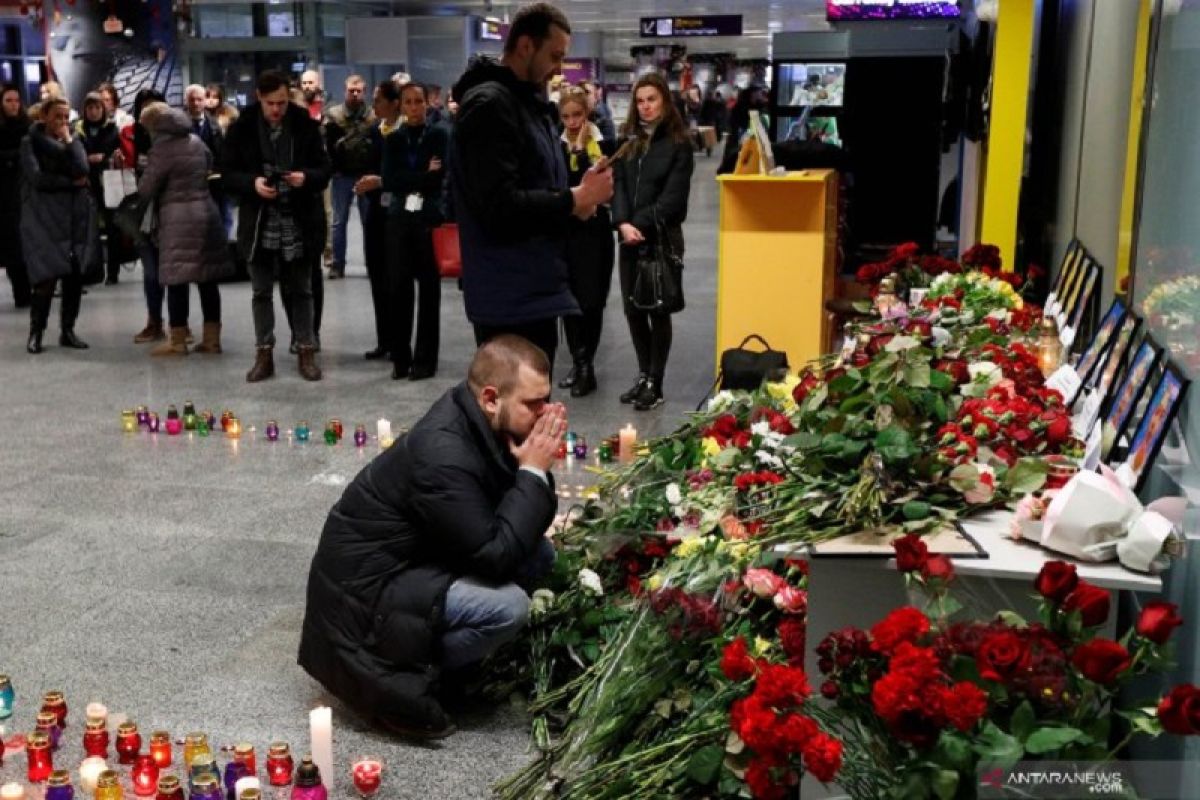 Menurut intelijen kecelakaan pesawat Boeing 737 Ukraina bukan dari tembakan rudal