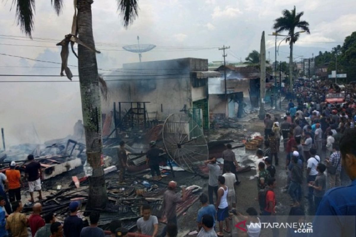 Belasan unit rumah musnah dilalap "Si Jago Merah" di Padangsidimpuan