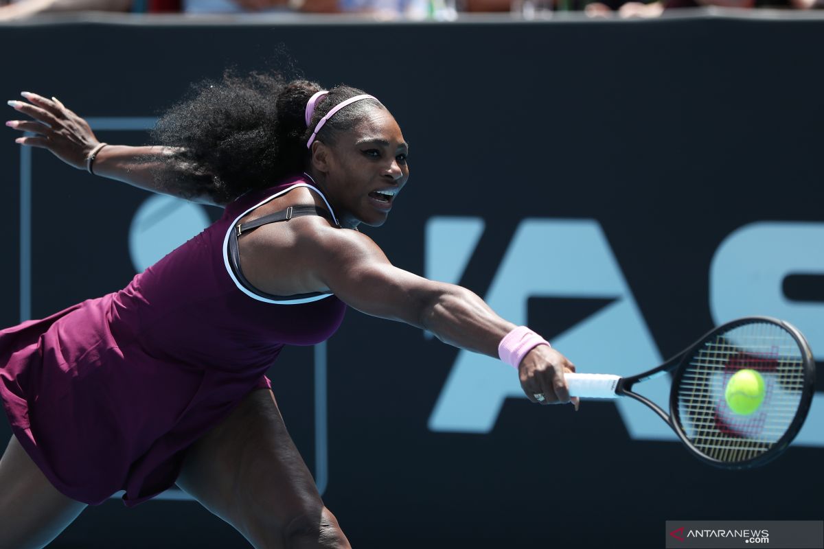 Serena dan Wozniacki melangkah ke semifinal