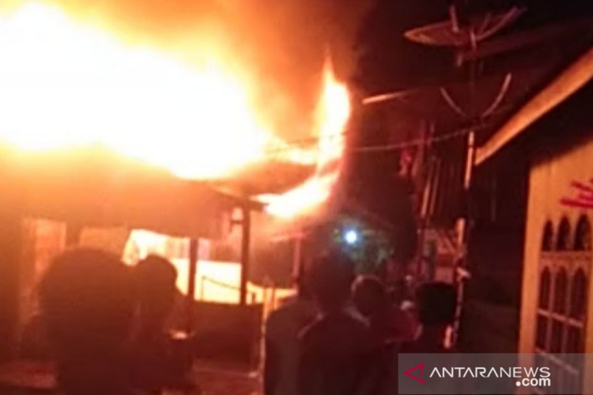 Tiga rumah di Semula Jadi Tanjungbalai terbakar