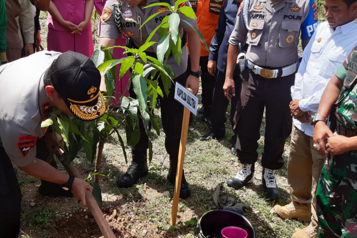 Cegah Bencana, Polda Sultra Gelar Aksi Penanaman Pohon