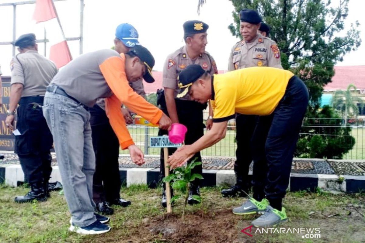 Warga Sukamara diajak menanam pohon untuk menuai kebaikan