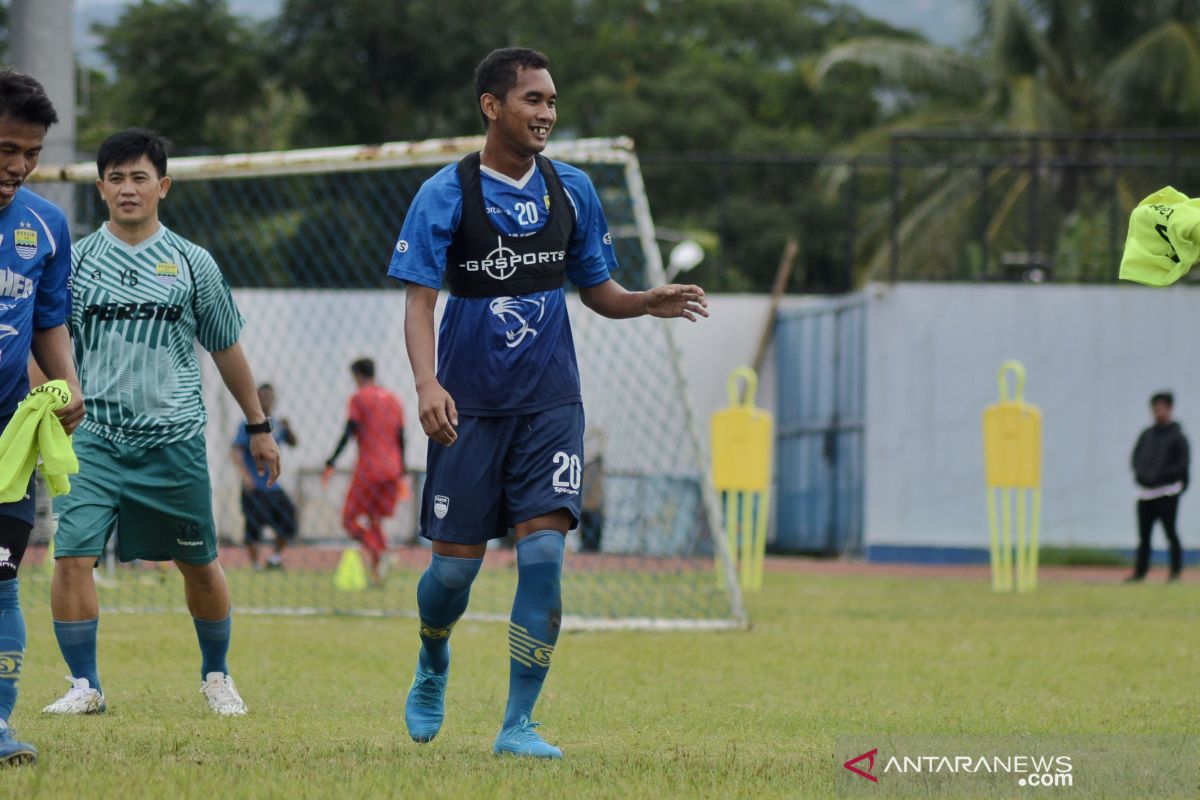 Beni Oktovianto resmi bergabung dengan Persib Bandung, sebagai penyerang