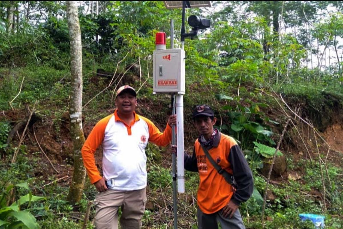 Alat deteksi dini tanah longsor dipasang di Sirongge Banjarnegara