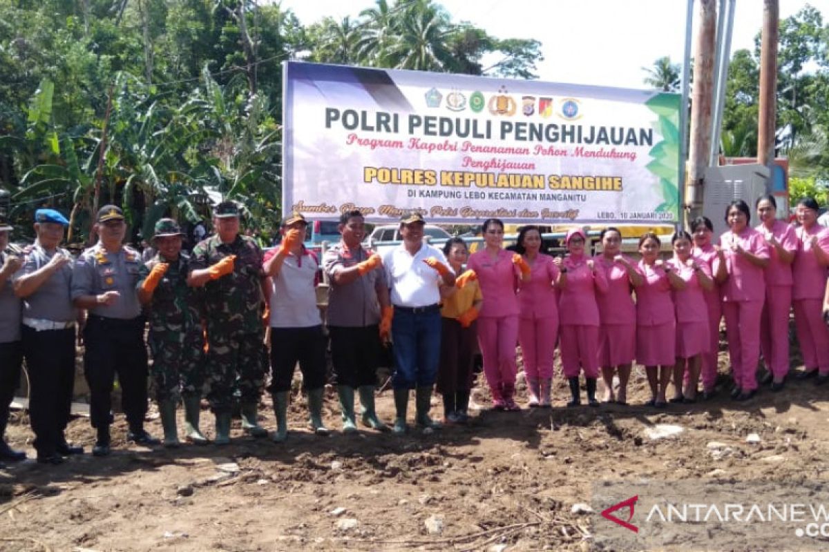 Polres Sangihe laksanakan penghijauan di lokasi bencana banjir