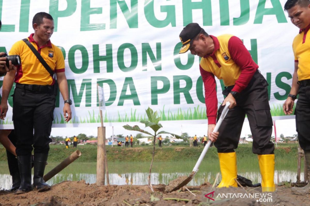 Polda Sulsel tanam 20.000 pohon untuk program penghijuan