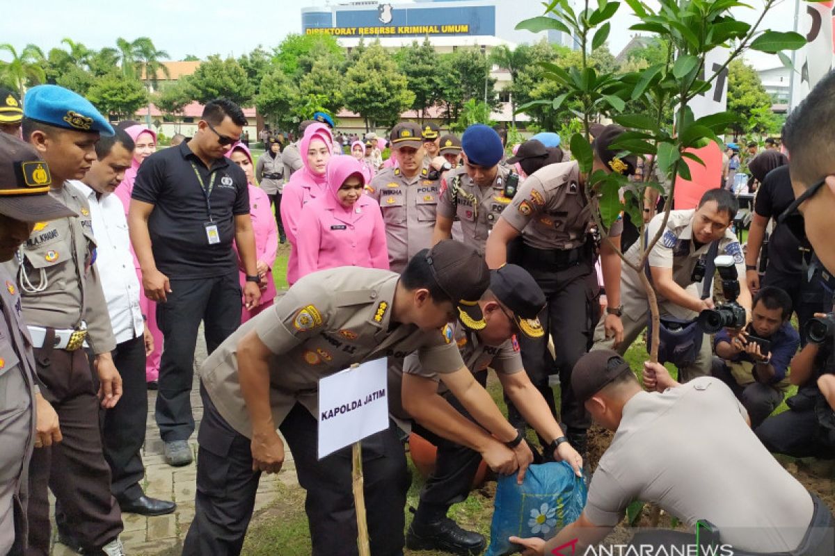 Polda Jatim tanam 156 ribu pohon untuk antisipasi banjir