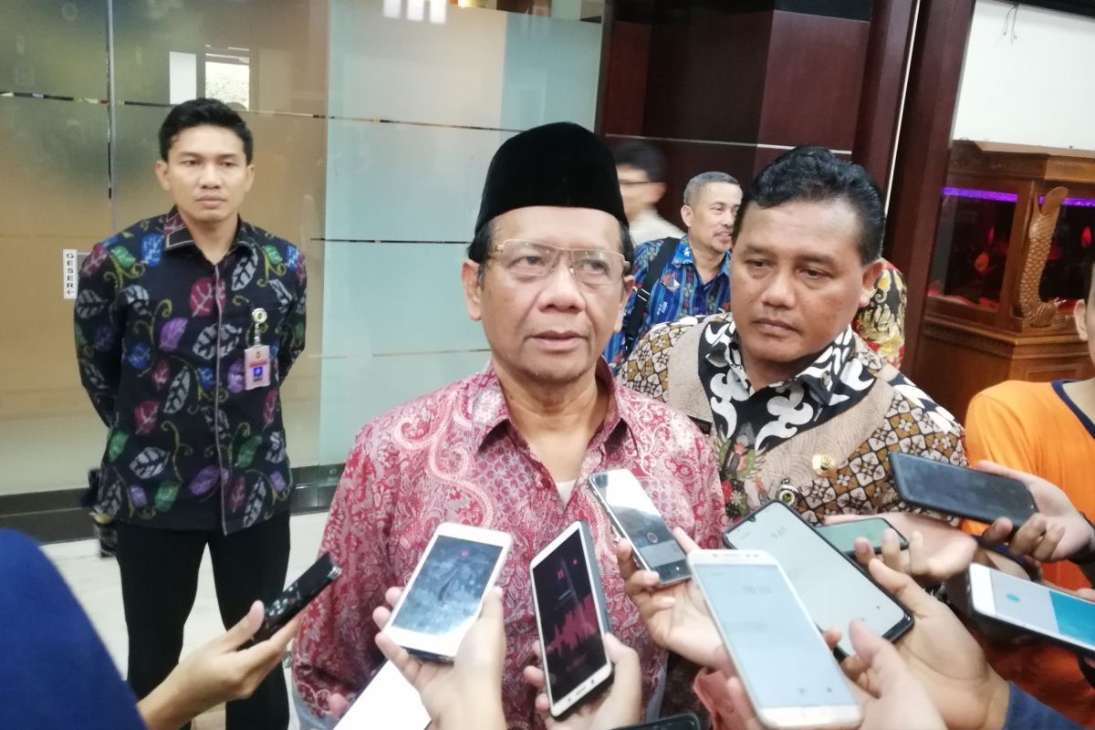 Mahfud MD sebut pendanaan terorisme sudah via smartphone