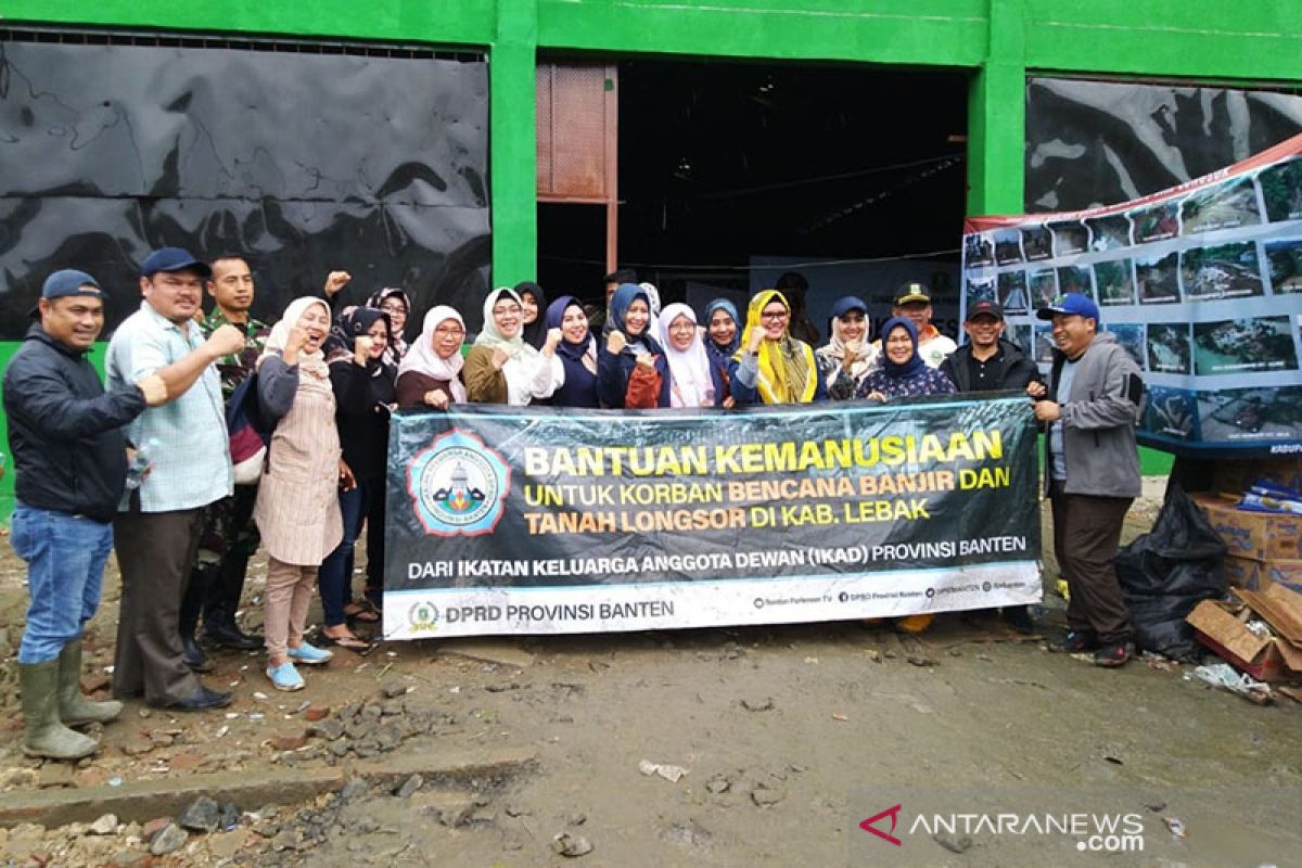 Ikatan Keluarga DPRD Banten bantu korban banjir Lebak