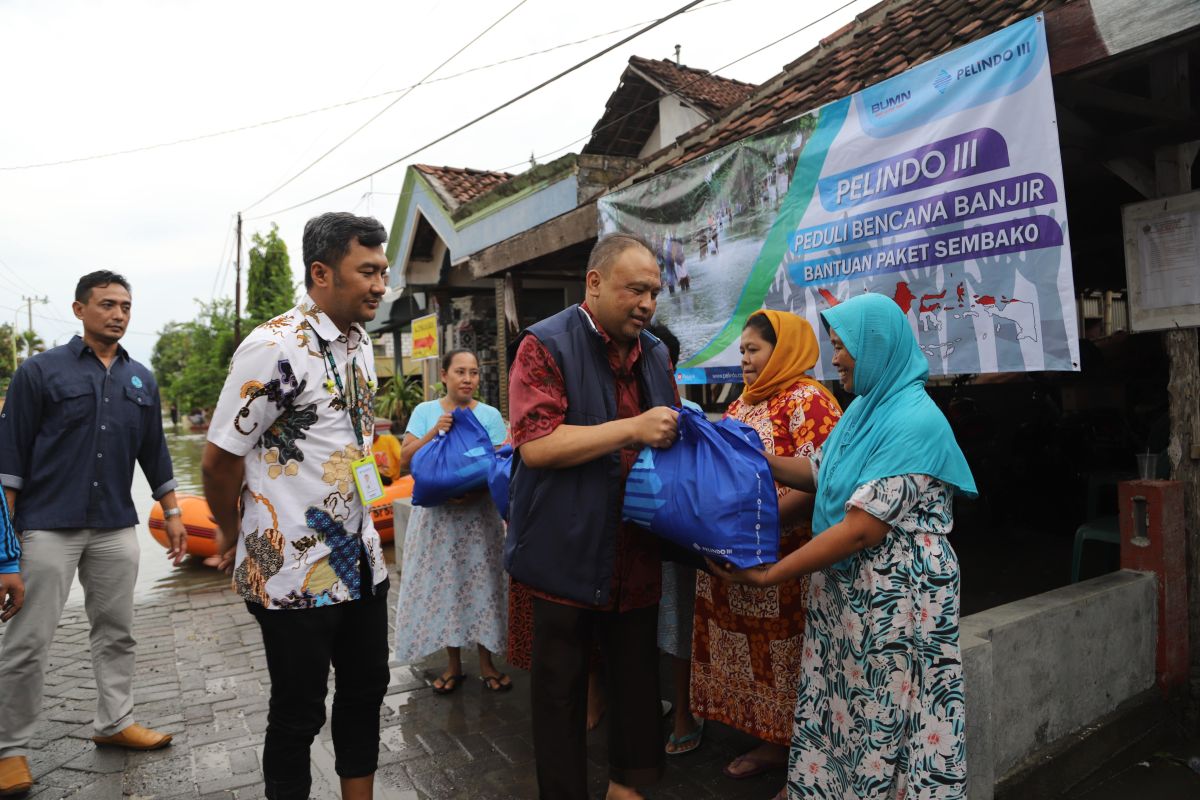 Pelindo III bantu korban banjir Gresik 2.500 paket sembako