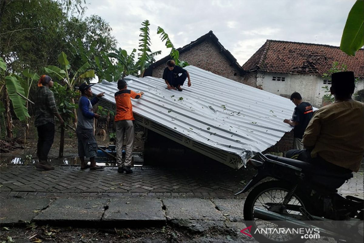 BMKG: Sebagian wilayah Jatim potensi diterjang angin kencang