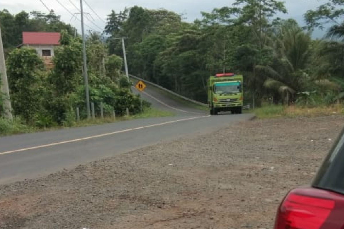 Akses melalui Lintas Barat Sedayu terputus akibat longsor