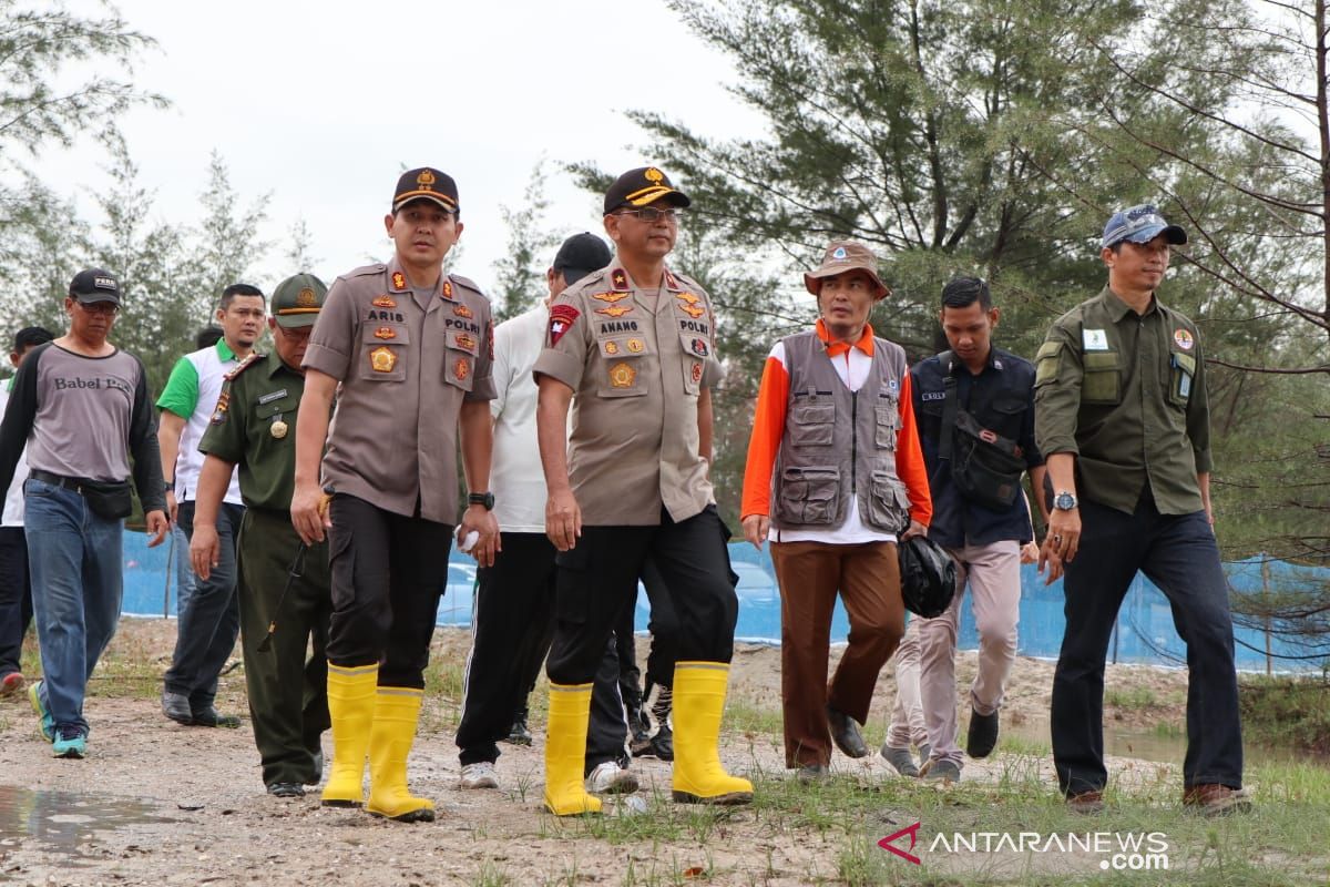 Polres Bangka tanam 1.500 pohon di Lintas Timur Sungailiat