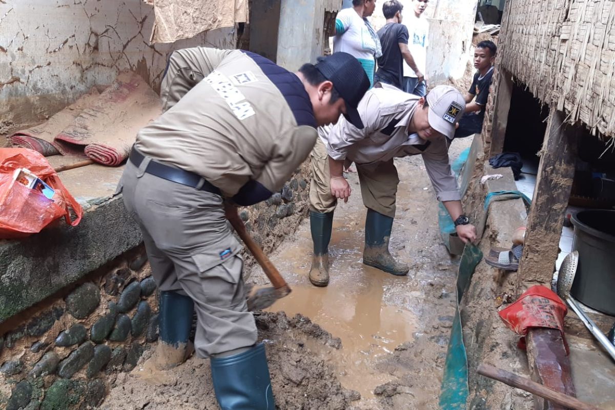 Bantu korban bencana Lebak, F-PKS Pandeglang galang dana