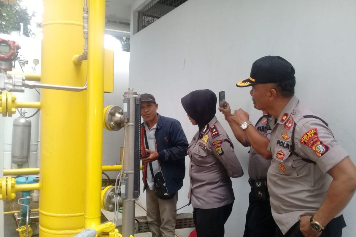 Bau gas menyengat hebohkan warga Depok