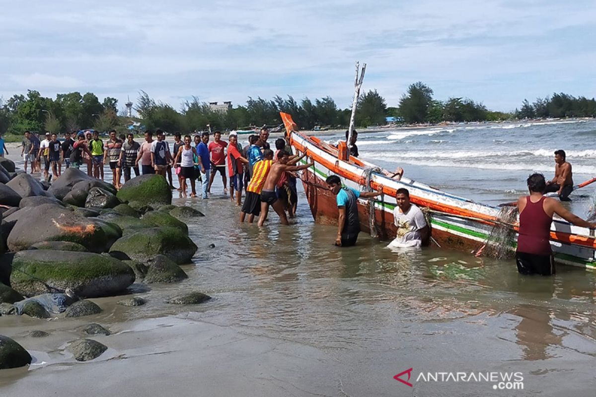 Badai akibatkan lima kapal nelayan Bengkulu karam