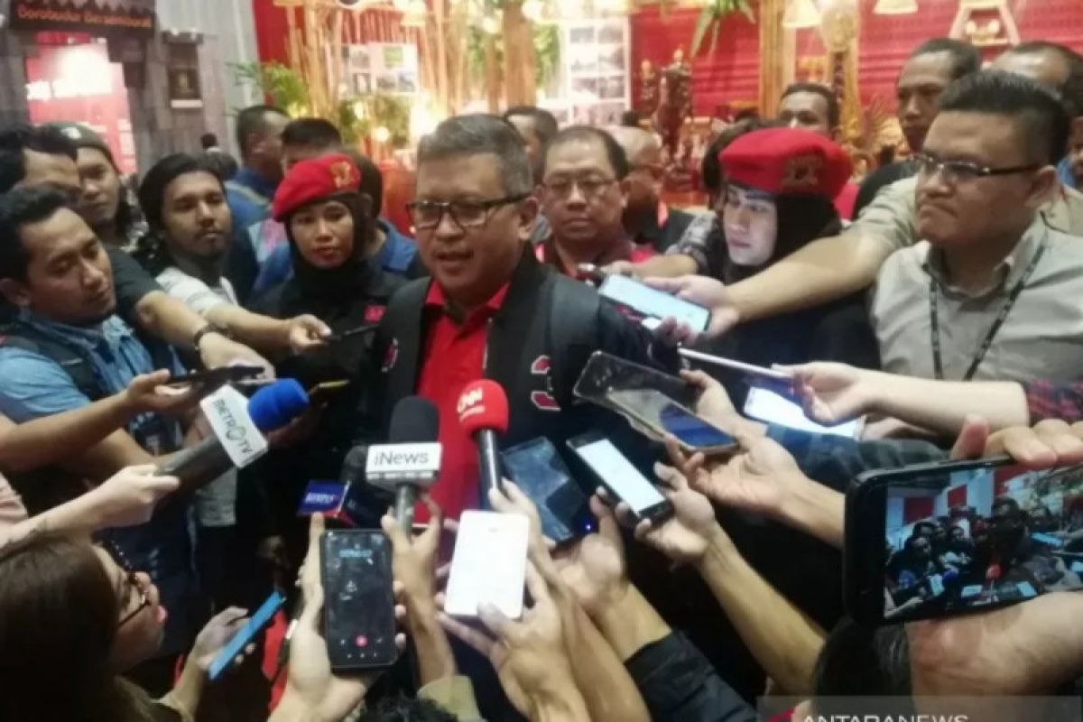 Hasto bantah berada di PTIK saat OTT Wahyu Setiawan